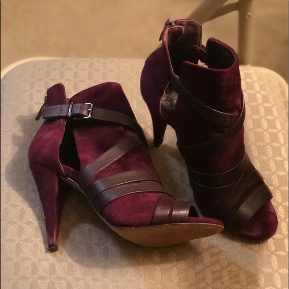 Cutout leather/suede booties. - Picture 4 of 7